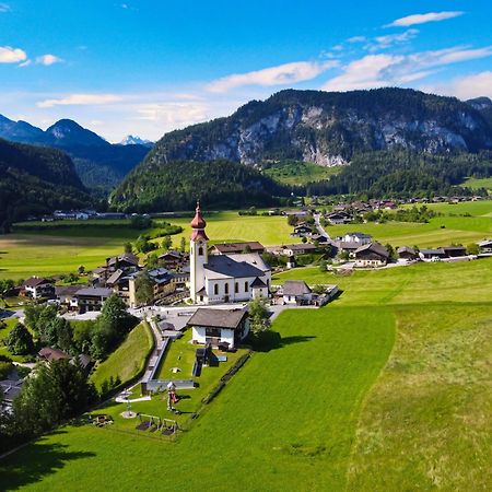 Dorfcafe Unken Hotelpension Swirtshaus Im Dorf Bagian luar foto