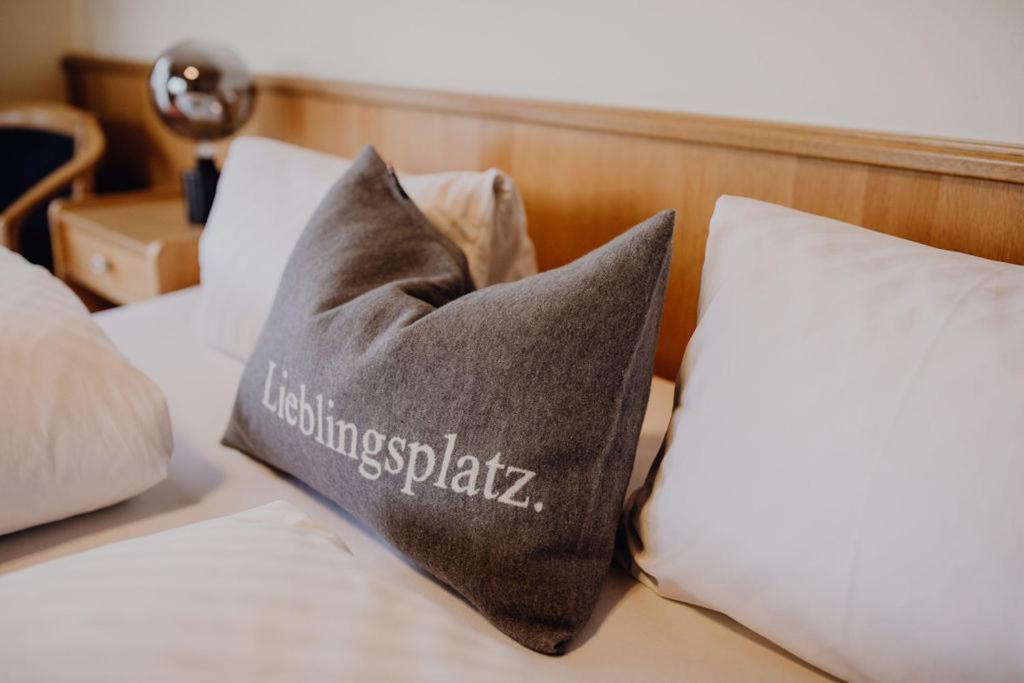 Dorfcafe Unken Hotelpension Swirtshaus Im Dorf Bagian luar foto