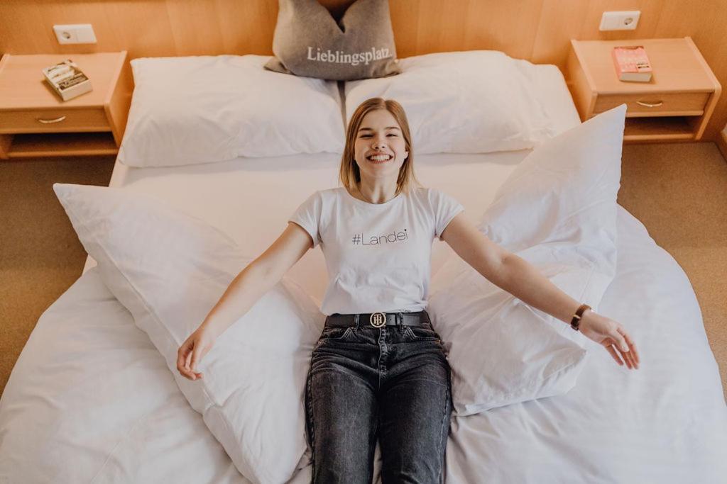 Dorfcafe Unken Hotelpension Swirtshaus Im Dorf Bagian luar foto