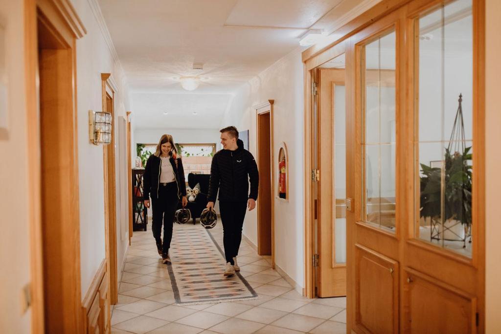 Dorfcafe Unken Hotelpension Swirtshaus Im Dorf Bagian luar foto