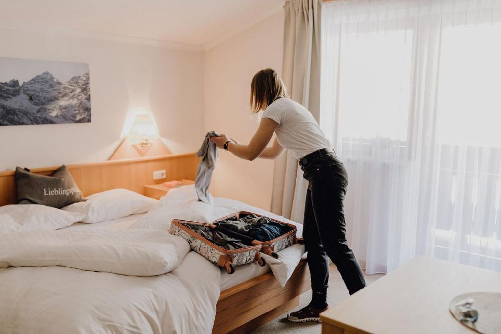 Dorfcafe Unken Hotelpension Swirtshaus Im Dorf Bagian luar foto