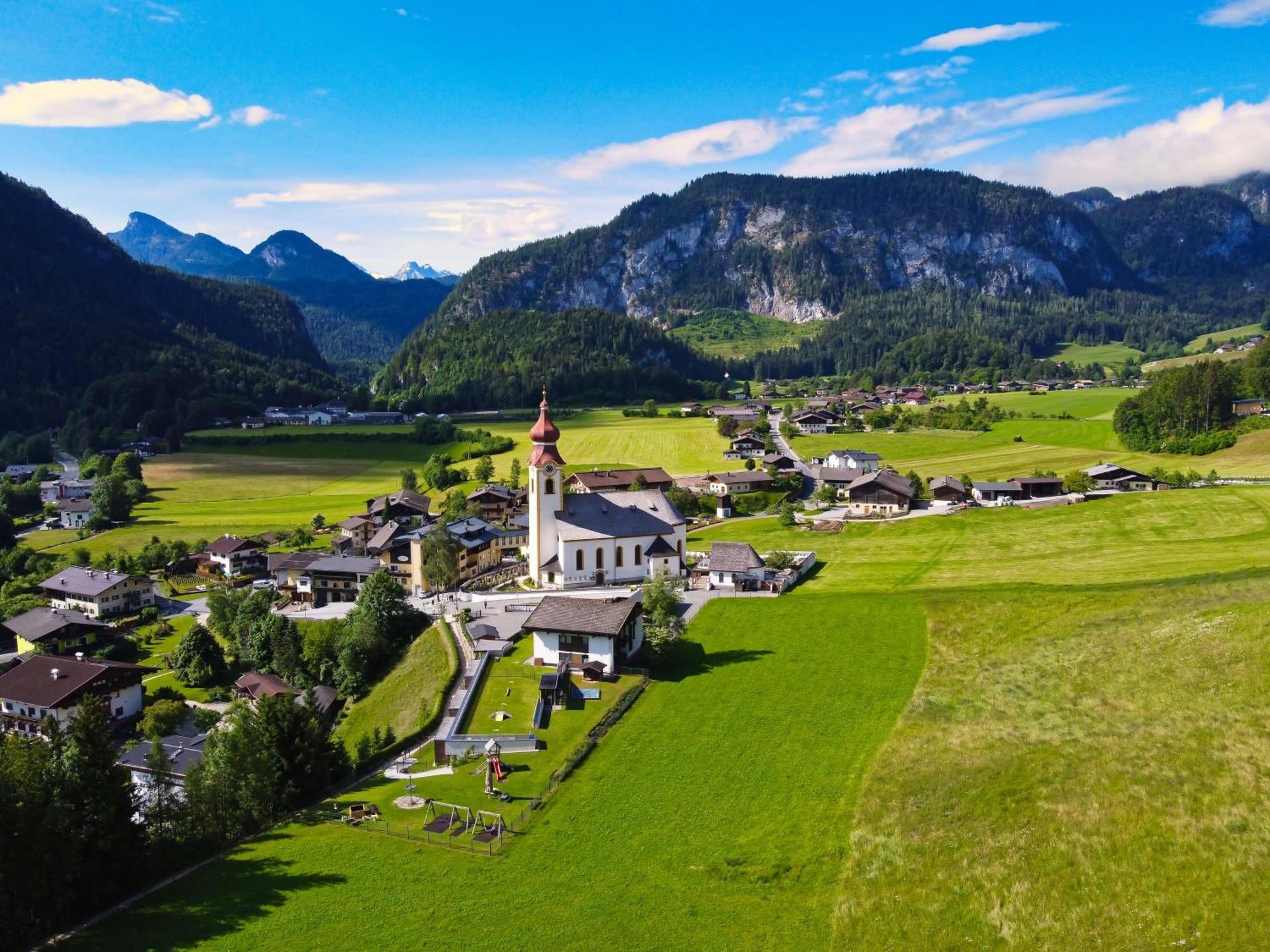 Dorfcafe Unken Hotelpension Swirtshaus Im Dorf Bagian luar foto
